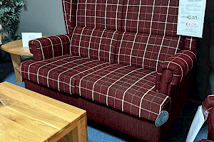 Landhaus Sofa 2-Sitzer rot Hochlehner mit Ohren