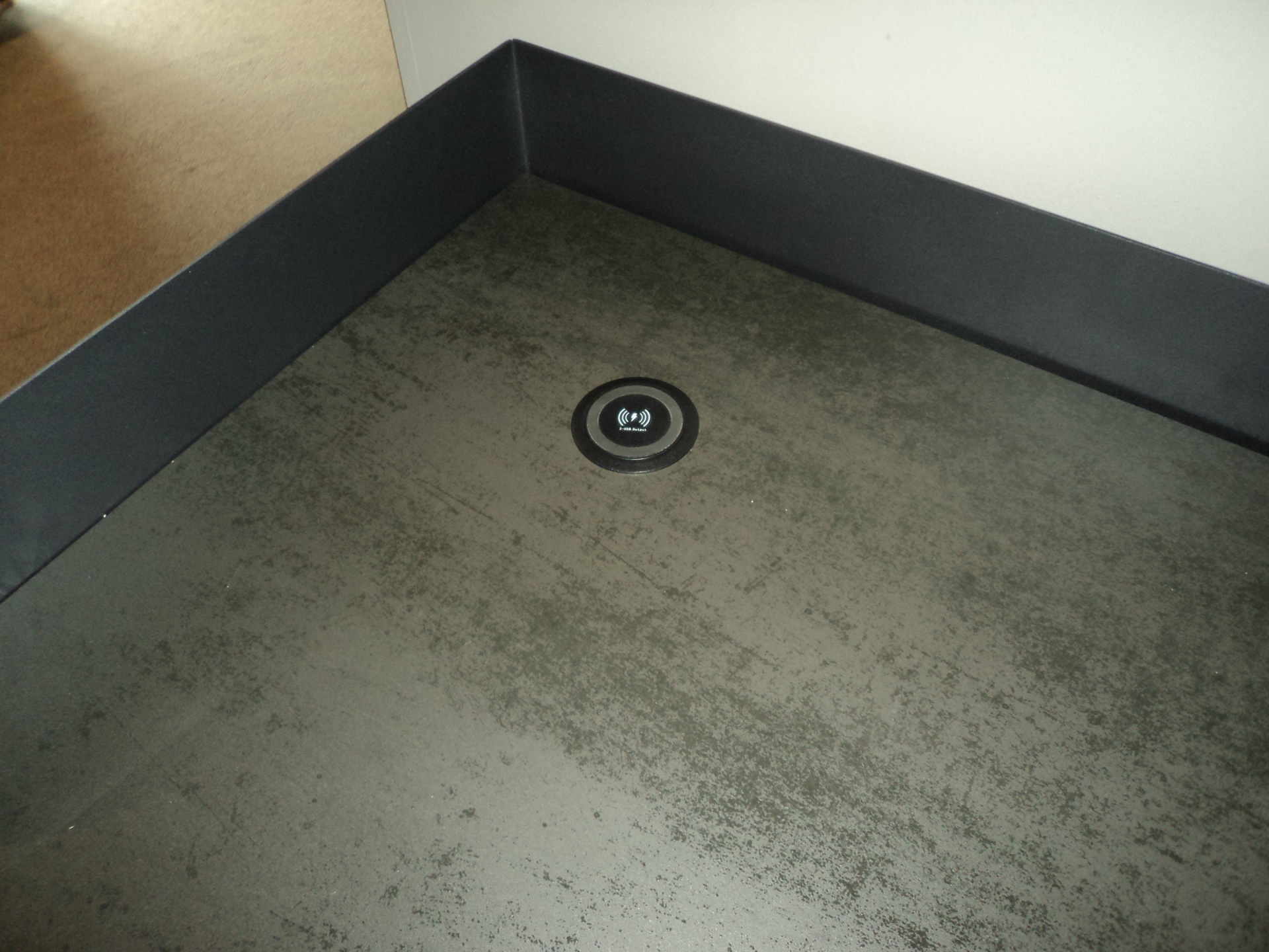 Kleiner Schreibtisch Cuba mit Keramikplatte