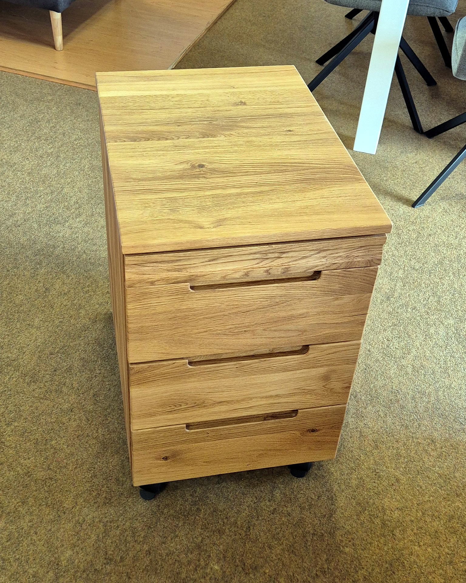 Massivholz-Rollcontainer mit Materialauszug + 3 SK