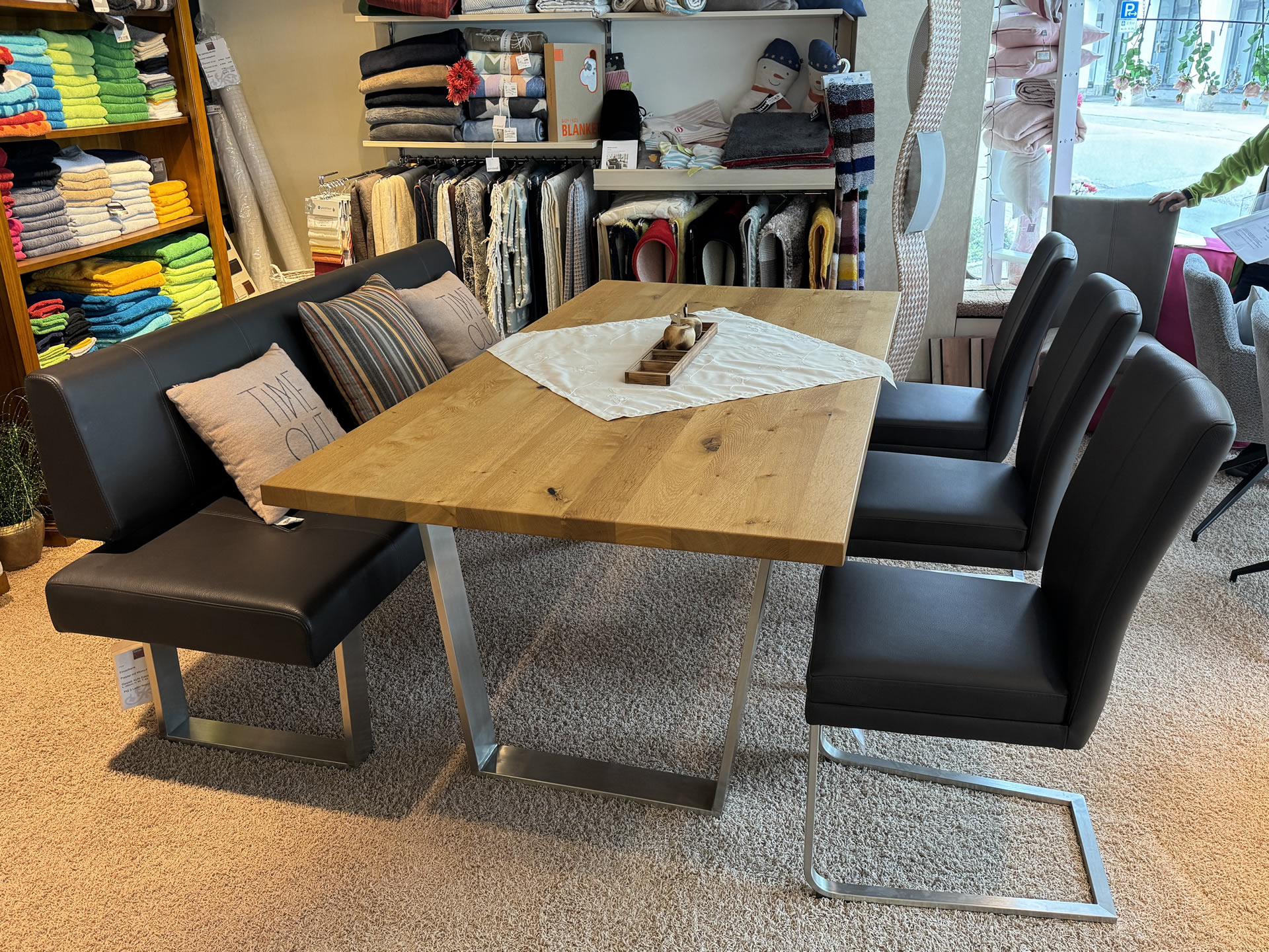 Massiver Eiche-Tisch