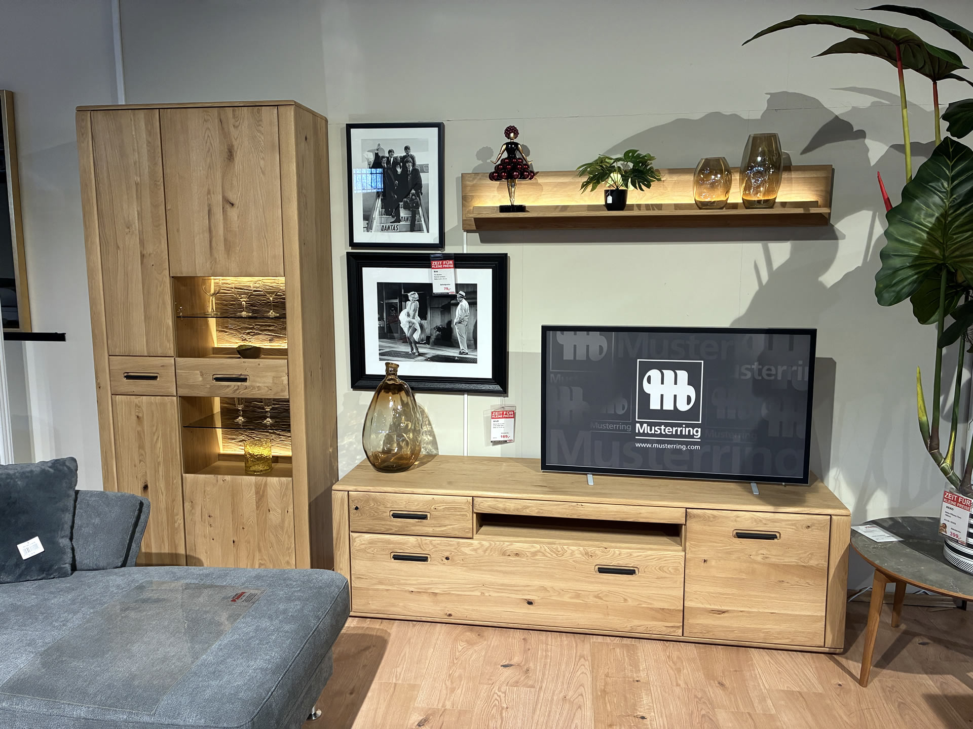 Massivholzwand Manchester in Eiche Bianco