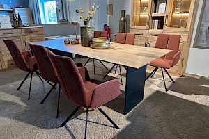 Esstisch in Eiche massiv geölt mit Stahlwangen