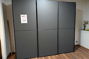 Kleiderschrank